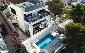 Luxury Beachfront Villa Carlisa
